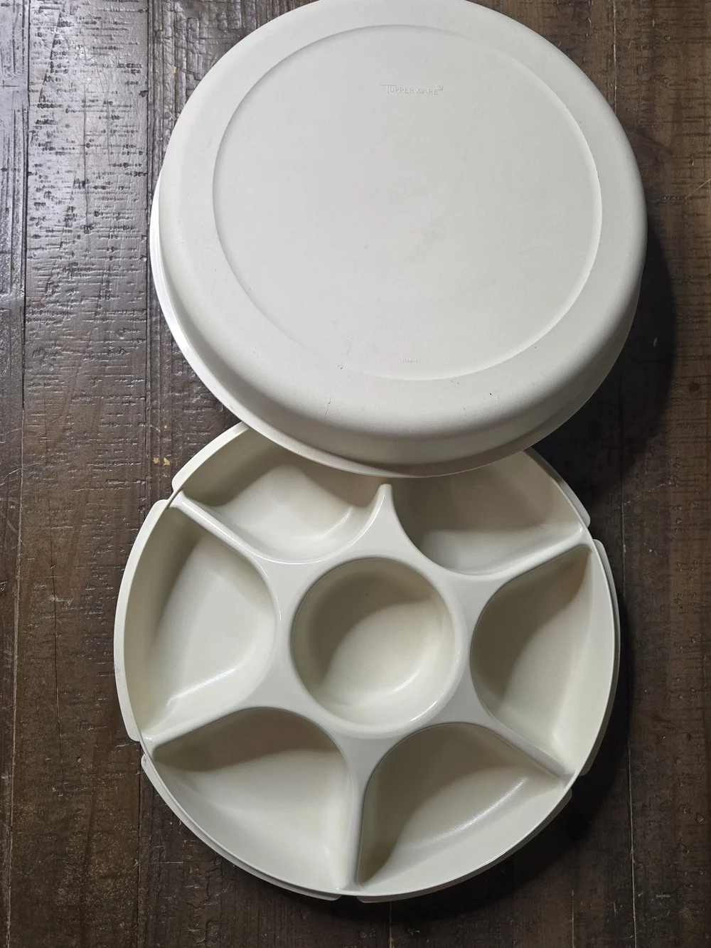 Tupperware Round Divided Tray w/ Lid Snack Veggie Chip & Dip Serving Platter